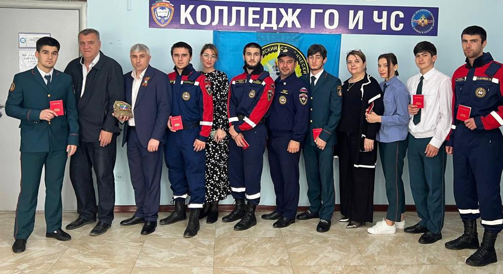 Торжественное вручение «Книжек спасателя»